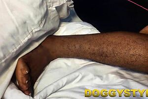 十八岁男人温柔地操甜美少女，无压力。