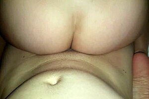 Cougar milf rides amateur cock