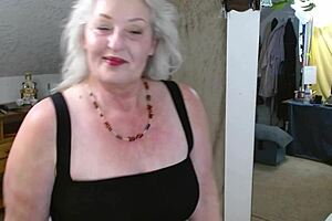 sexy mature dawnskye1962 sends her dirty wet panties to dominican honey across the coast 😘