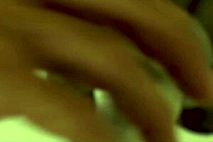 Arkadaşımın sıcak annesi Lory Lace riskli köpek pozisyonunu seviyor