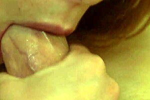 我的女友给我口交，我在她嘴里射精