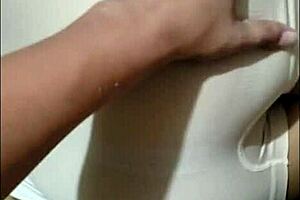 왜 남편이 나를 흥분하게 남겨두고 갔어?