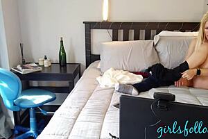 casca akashova's solo fingering show is so hot 😍