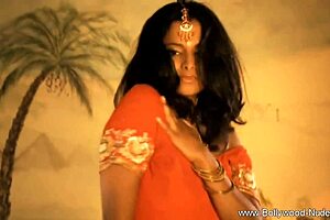 indian milf enjoys teasing and dancing in life