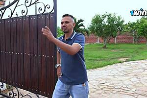 my car breaks down, guy helps fix it