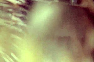 a mi vecina le gusta que le vea los calzones mientras se masturba sexy milf