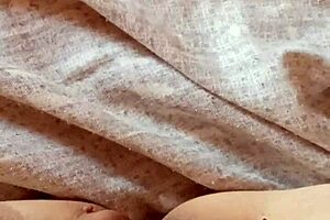 this milf opens her pussy in a sexy way