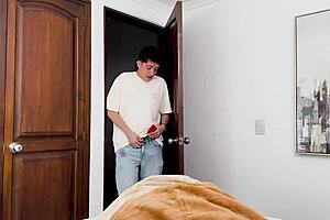 i tease stepbro with lingerie and he fucks me 😘