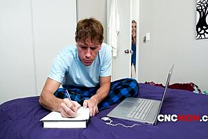 Kom igen, låt den här milfen använda dig fritt i trans