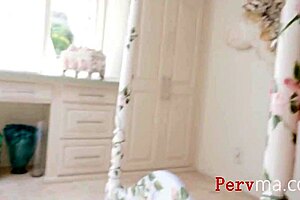 Oh wow, sticking it deep into stepmom's gripping lips in taboo fantasy!