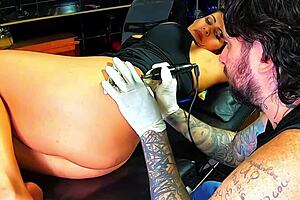 morena milf drives tattoo artist crazy with her charms