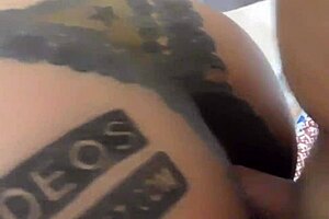 La vecina casada me chupa la pija cuando el marido se va a trabajar le encanta tragarse mi leche