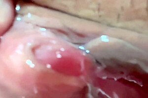 业余粉色阴户在失去处女106天后被舔，湿润性爱和情侣