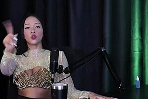 Debora And Vitoria's Hot Outdoor Moments!