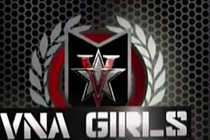 Блонда-кугара Julia Ann играет с жирными сиськами