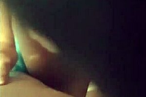 فضيحة رحاب الشرموطة البواب جابلها زبونين من كافيتريا العزيزية عاوزة امص زبر صاحبك و انت بتنيكنى اوسخ سكس عربى