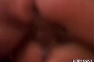 Je filme en secret l'amant de ma maman, une MILF italienne, prendre une grosse bite avec du sperme en bouche. Sauvage !