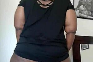 Juicy milf ass bouncing hard!