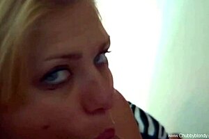 Italian amateur BBW sucks and fucks amazingly well