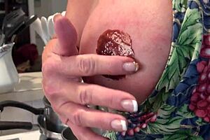 I, Mature Housewife Raehart, Find Pure Pleasure in the Kitchen