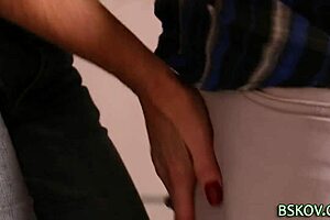 نجمة إباحية ميليف تتلقى نيك صدر تشعر بلذة شديدة