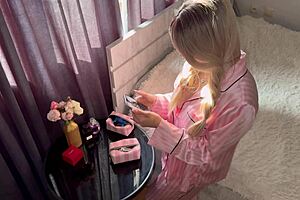 내 새엄마 애인이 내 엉덩이 박고 안에 사정하게 해