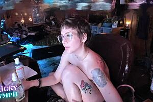 What Happens In This Stream Clip?