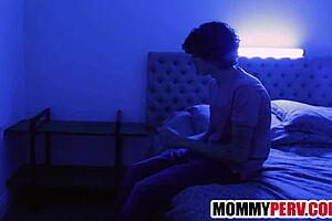 继母被色继子们在群POV屁眼操中双插😏