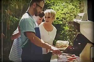 Charlotte Sins rapporterer mærkelig spænding med sine nye plejeforældre til sociale myndigheder