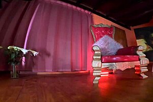 Dominatrix Mistress April Punishes Slave With Cupcake And Toes 😘