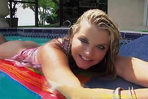 Stacked blonde Vicky Vette titty fucks cock for hot jizz! 🔥