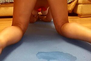 Close up pussylicking of sweet wet shaved pussy for milf latina!