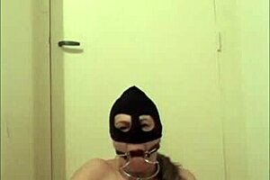 Punition De L'Esclave F In Bondage