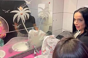 O bar com calcinhas penduradas no teto