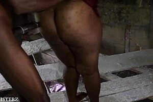 Hidden room sex on the wood for a long time 😏