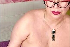 Sexy chubby stepmom enjoys some solo time as a hot mature lady