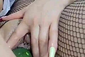 Ardiente Colombiana Inserts Cucumber In Vagina For Pleasure