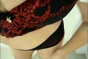 Sogra toma banho e prova lingerie para genro e amigo dp