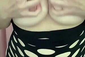 sexy milf showing off her big tits and ass! 😘