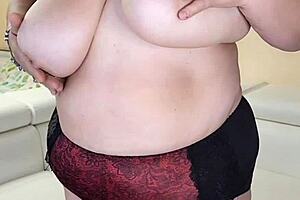 Thick Busty Granny Mature Wife Gets Completely Naked In Amateur Setting