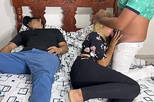 noche de pelicula con mi mejor amigo y su hermosa novia, ntr yo me cojo a la novia