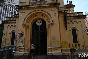 Look at This Young Pastor Getting Punished with Big Cock in Public Gloryhole!