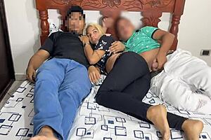 noche de pelicula con mi mejor amigo y su hermosa novia, ntr yo me cojo a la novia