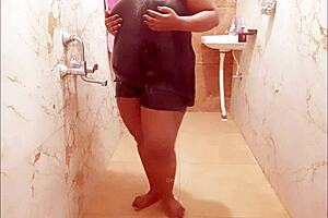 Myanmar Sexy Milf Takes Shower