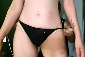 meus dedos na sua bucetinha sempre fazem ela gozar bem gostoso