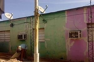 Neighbor watches mature latina's huge ass in short dress