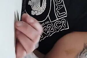 I was cooking and ended up getting fucked and filled with cum by that tattooed latina milf.