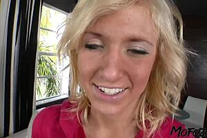 mofozo com - 18 year old blonde from florida in her first sex video