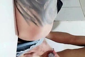 I was cooking and ended up getting fucked and filled with cum by that tattooed latina milf.