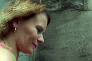 בלונדינית בשלה ושמנה בשלישייה